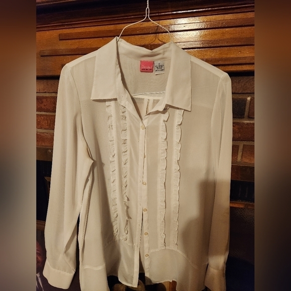 White ruffle button, Down blouse - Picture 1 of 4